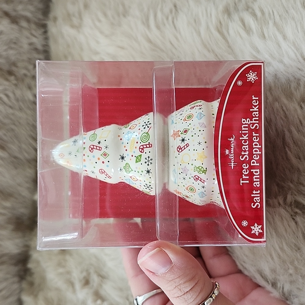 Hallmark stacking salt and pepper shakers Christmas design. NIB